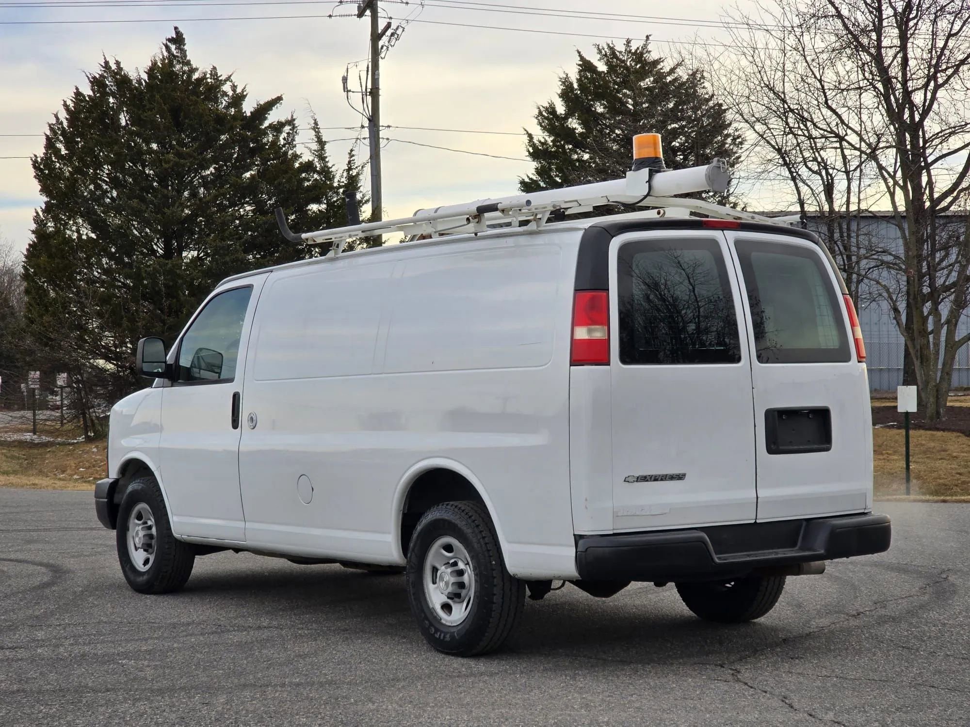 Used 2009 Chevrolet Express 2500 image 13