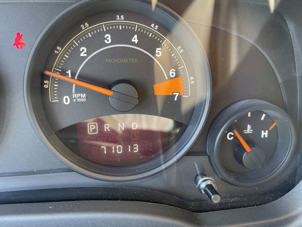 Used 2015 Jeep Patriot Latitude FWD image 12