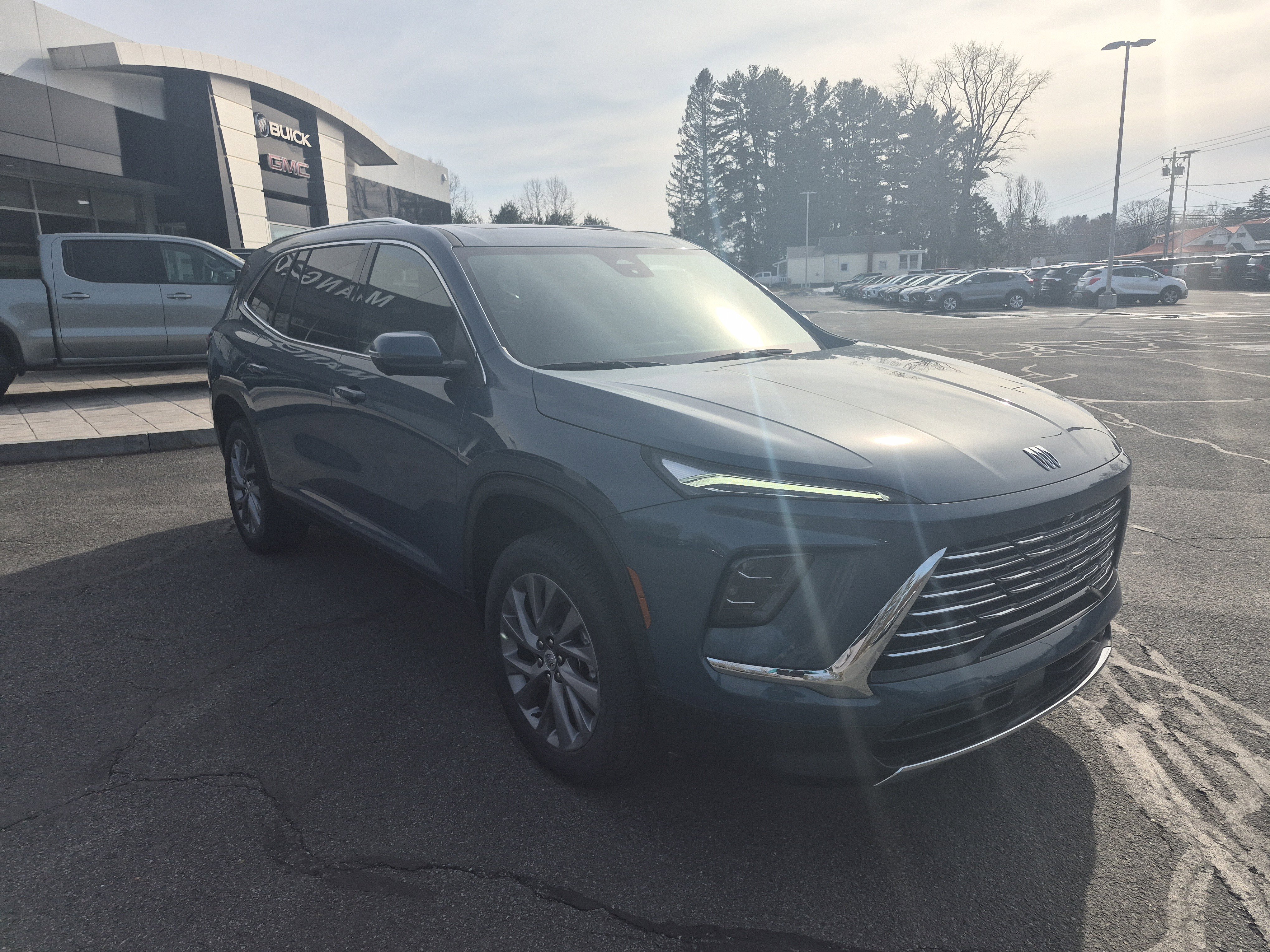 Used 2026 Buick Enclave Preferred w/ Power Package image 7