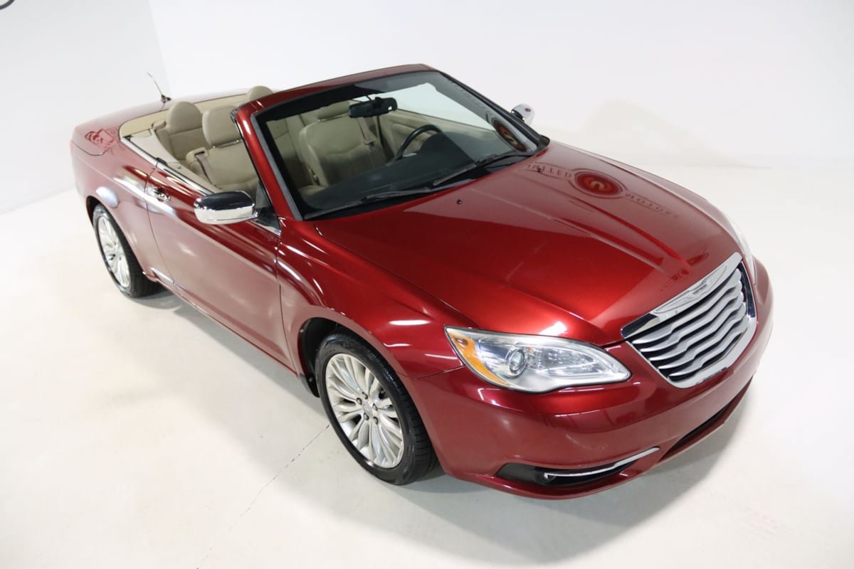 Used 2013 Chrysler 200 Limited FWD image 23