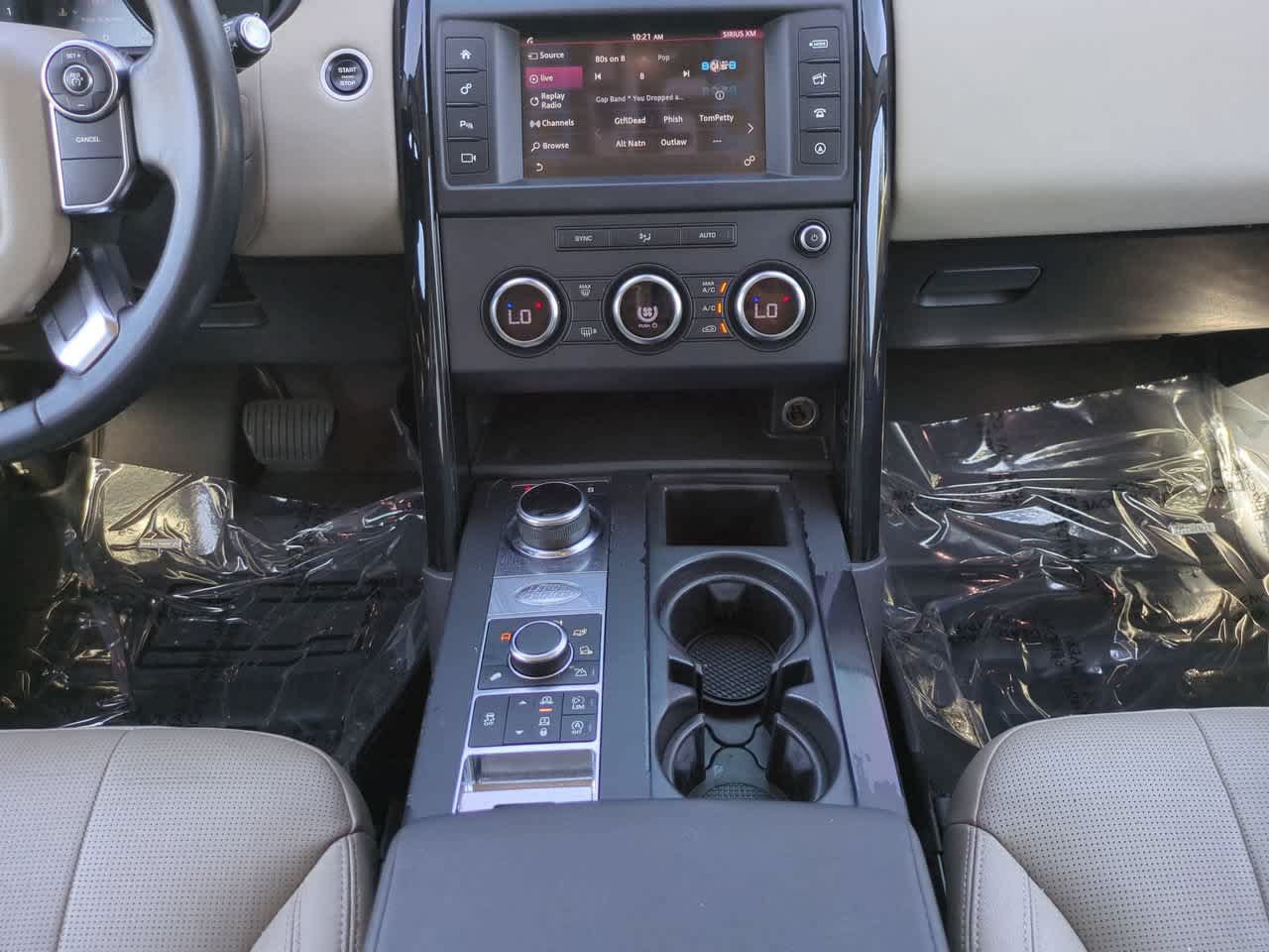 Used 2017 Land Rover Discovery SE AWD/4WD image 18
