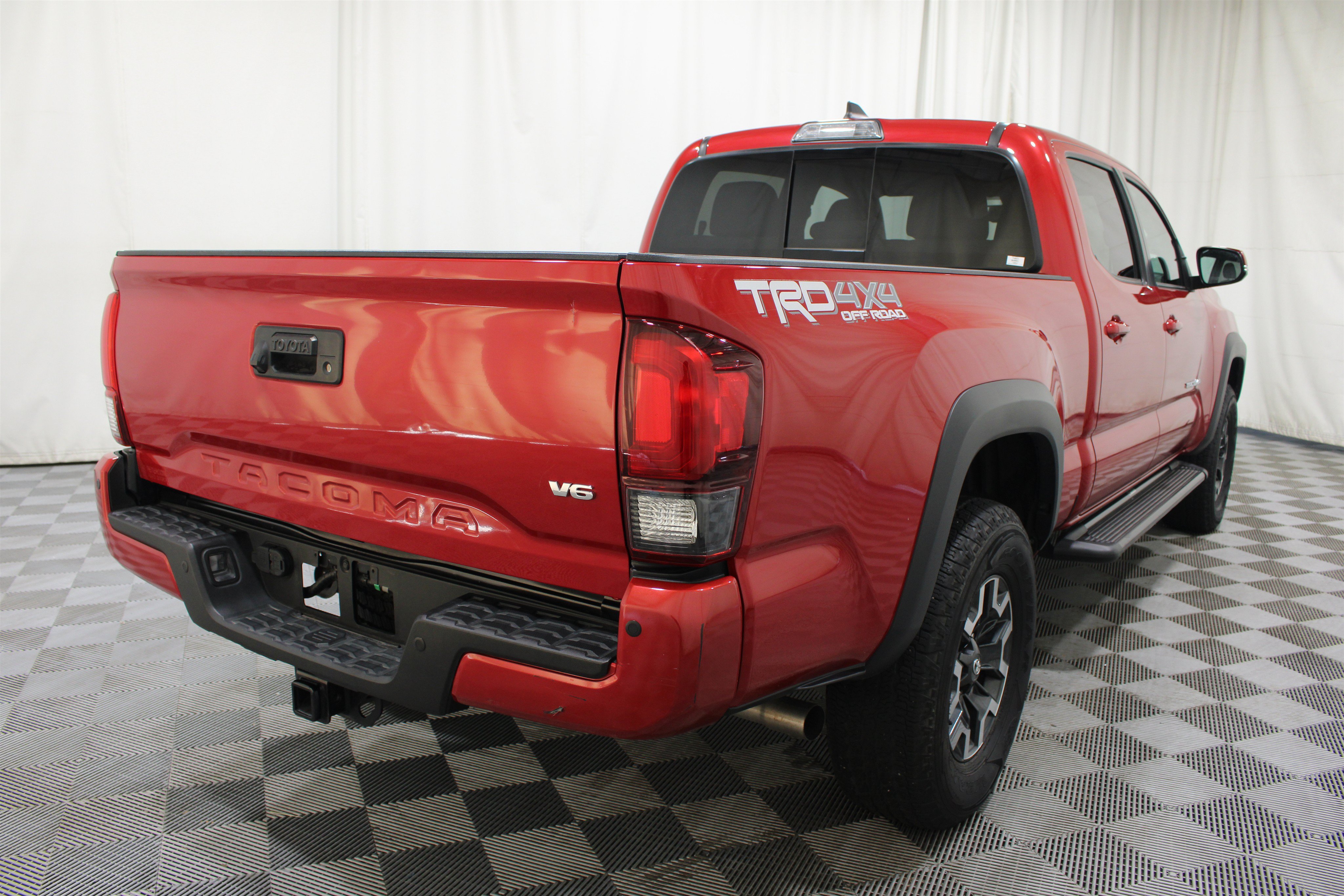 Used 2018 Toyota Tacoma TRD Off-Road w/ Technology Package AWD/4WD image 29