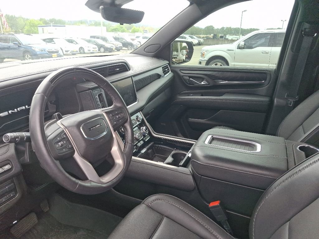 Used 2023 GMC Yukon XL Denali AWD/4WD image 10