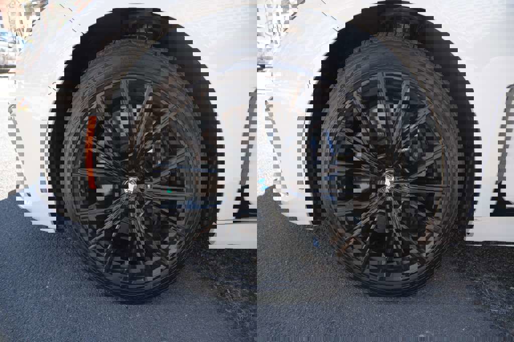 Used 2021 BMW 750i xDrive w/ M Sport Package image 4