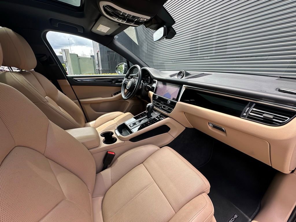 Certified 2023 Porsche Macan AWD/4WD image 38