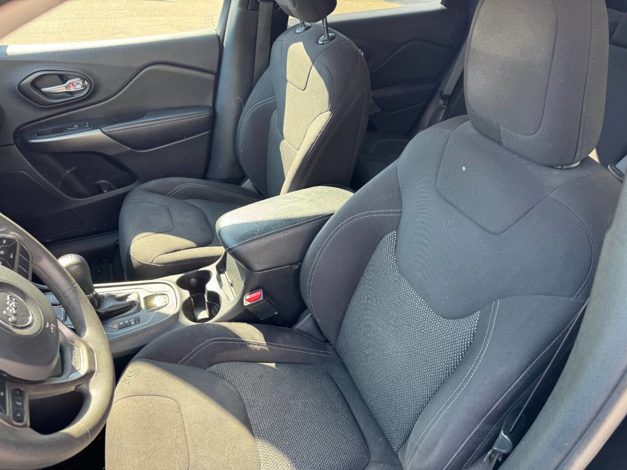 Used 2021 Jeep Cherokee Latitude image 21