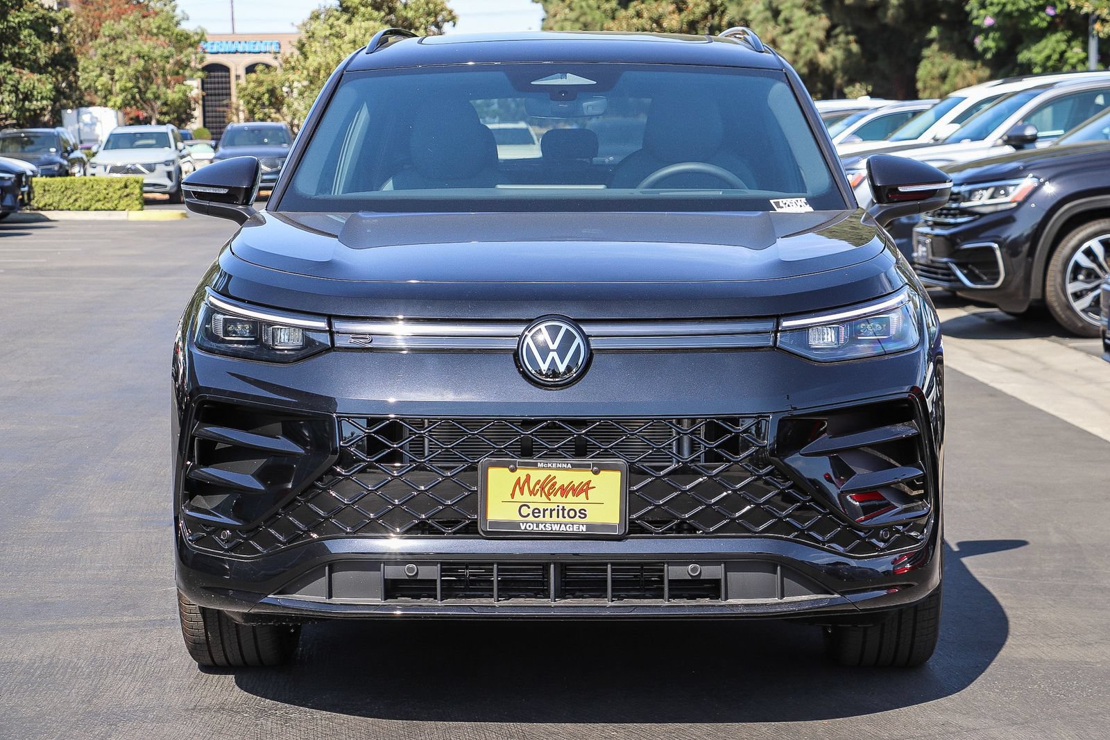 New 2026 Volkswagen Tiguan SE R-Line FWD image 2