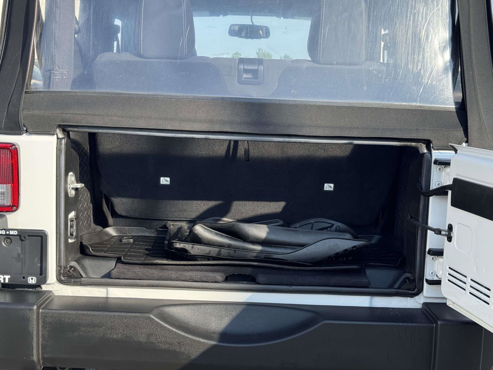 Used 2017 Jeep Wrangler Rubicon w/ Power Convenience Group image 14