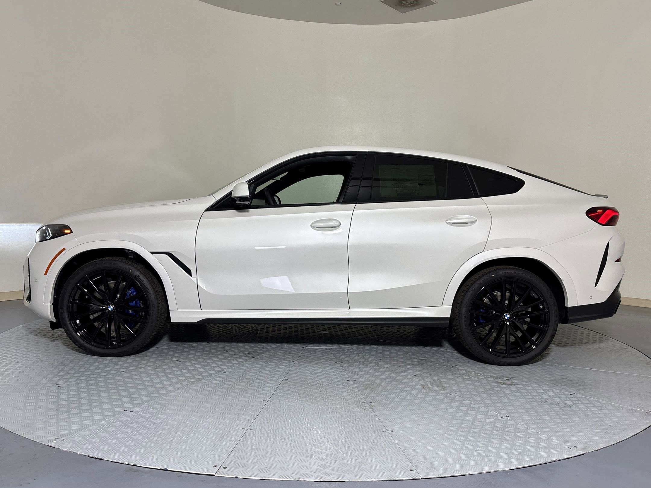 New 2026 BMW X6 xDrive40i AWD/4WD image 2
