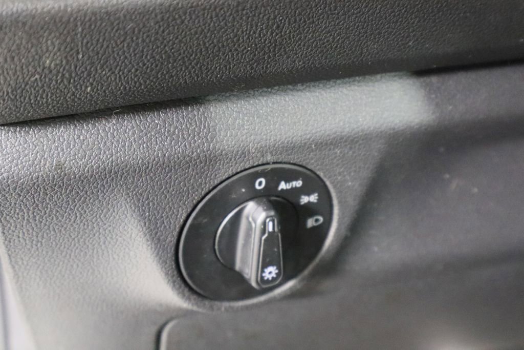 Used 2019 Volkswagen Jetta SE w/ Cold Weather Package image 23