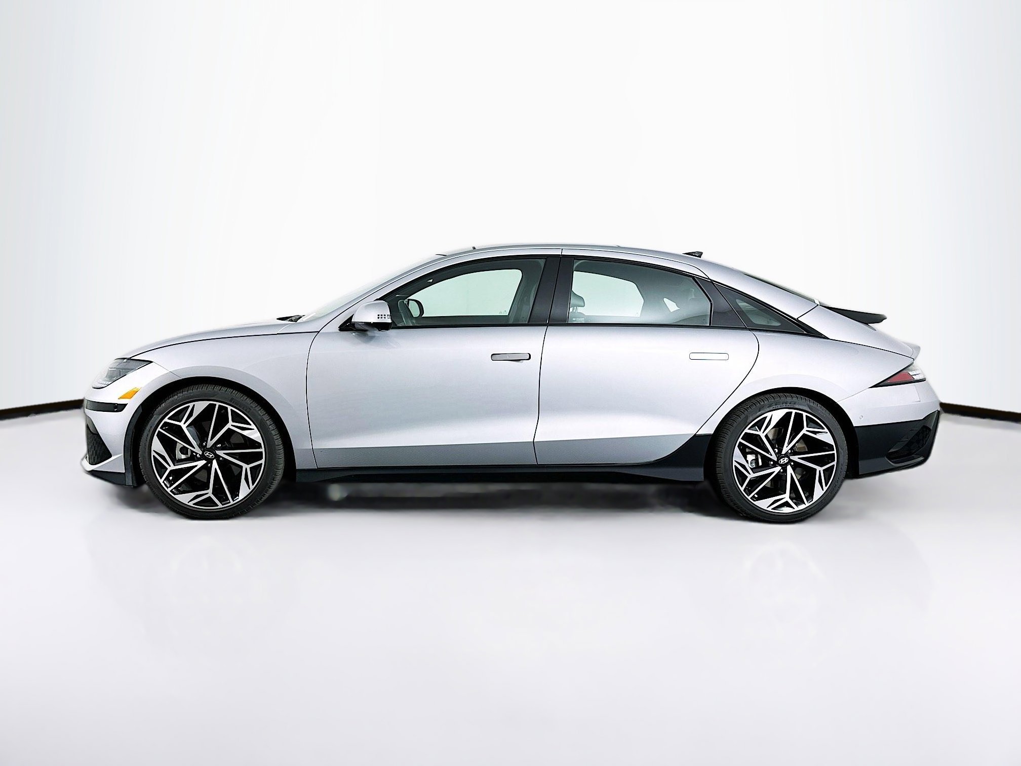 Used 2024 Hyundai Ioniq 6 Limited RWD image 4