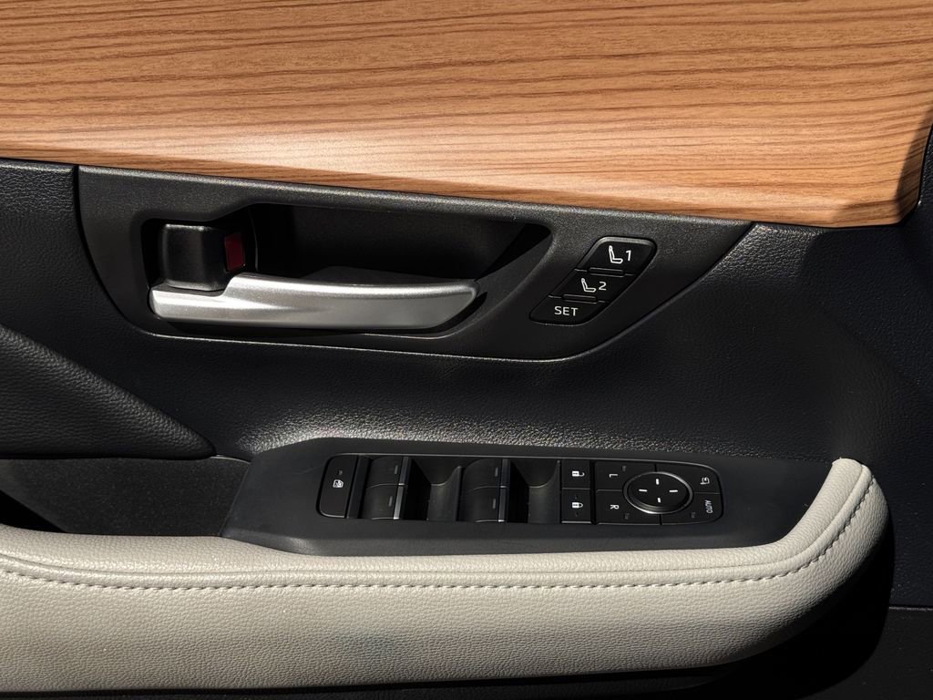 Used 2025 Toyota Grand Highlander Limited image 24