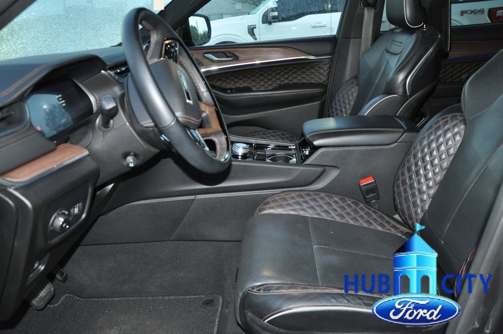 Used 2023 Jeep Grand Cherokee L Summit w/ Advanced Protech Group IV image 10