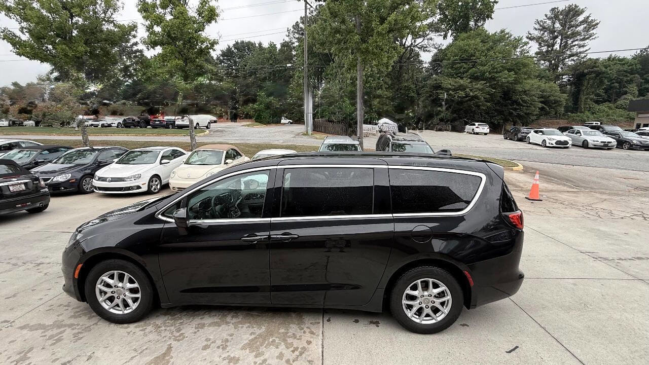 Used 2017 Chrysler Pacifica Touring FWD image 25
