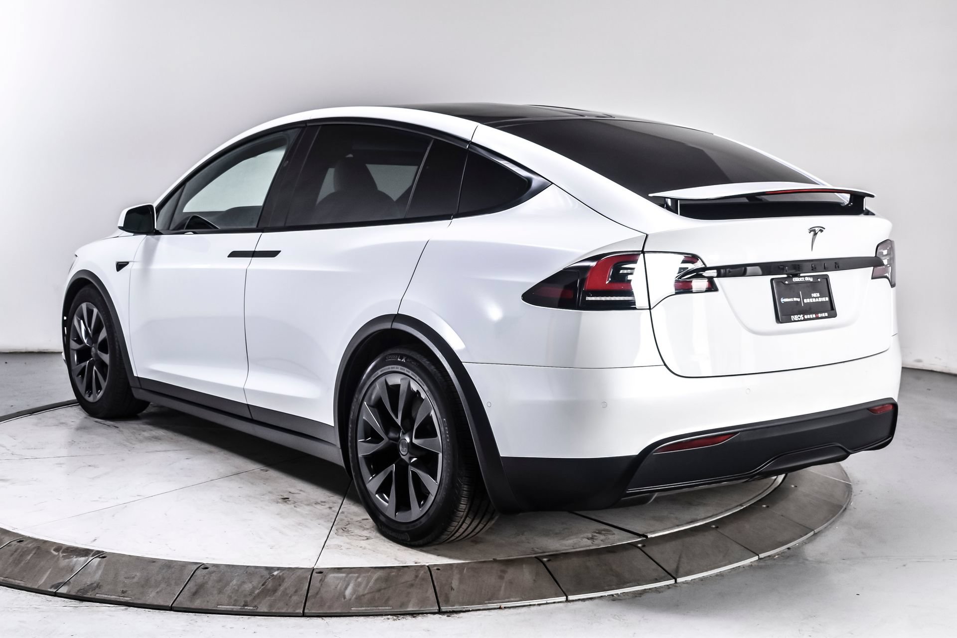 Used 2022 Tesla Model X AWD/4WD image 4