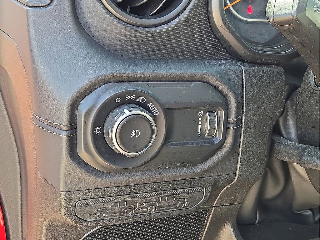 Used 2025 Jeep Wrangler Unlimited Rubicon AWD/4WD image 25