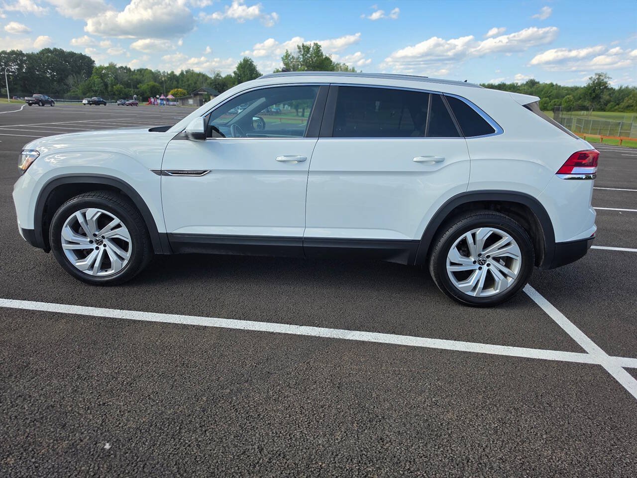 Used 2021 Volkswagen Atlas Cross Sport SEL AWD/4WD image 3