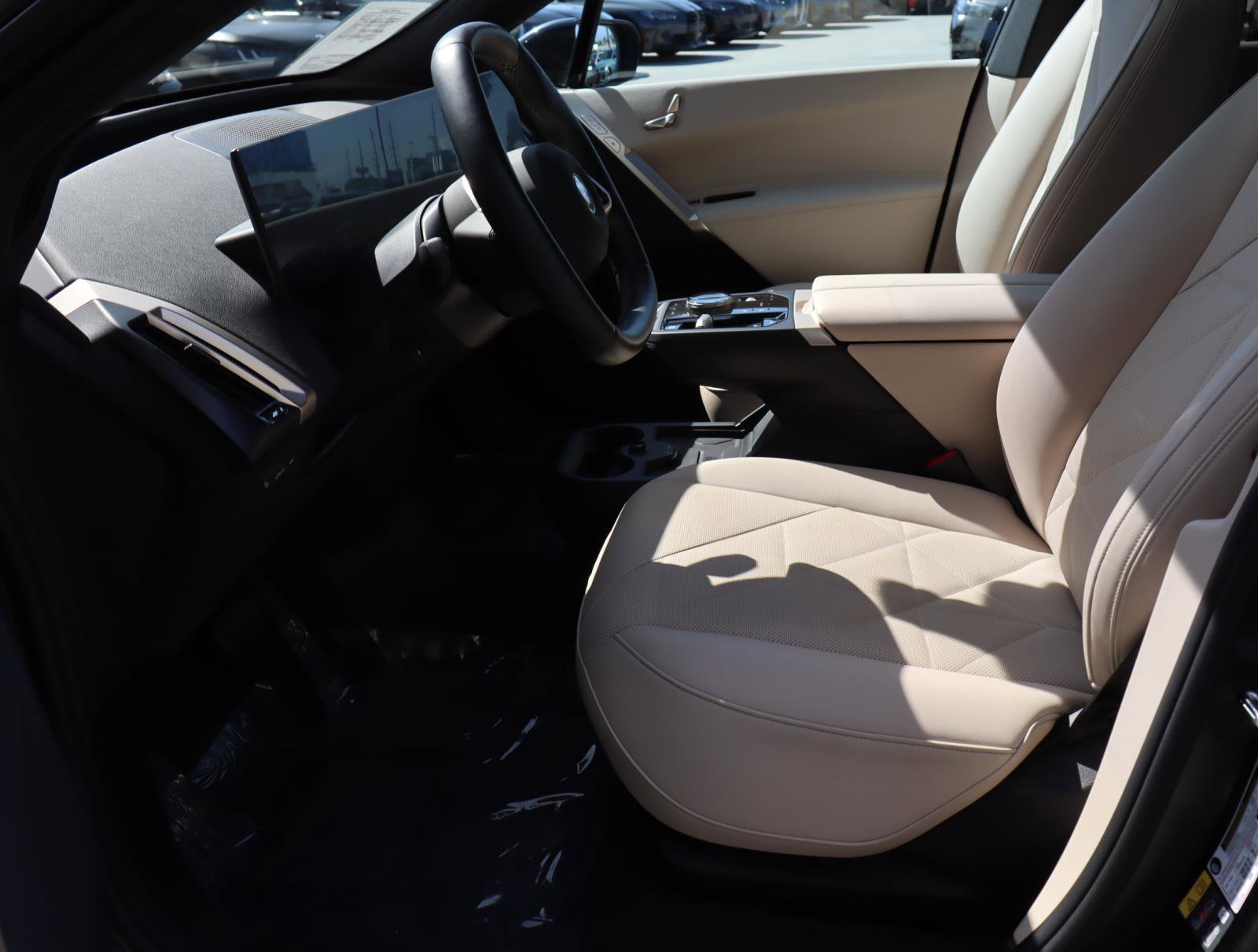 Used 2025 BMW iX xDrive50 image 16