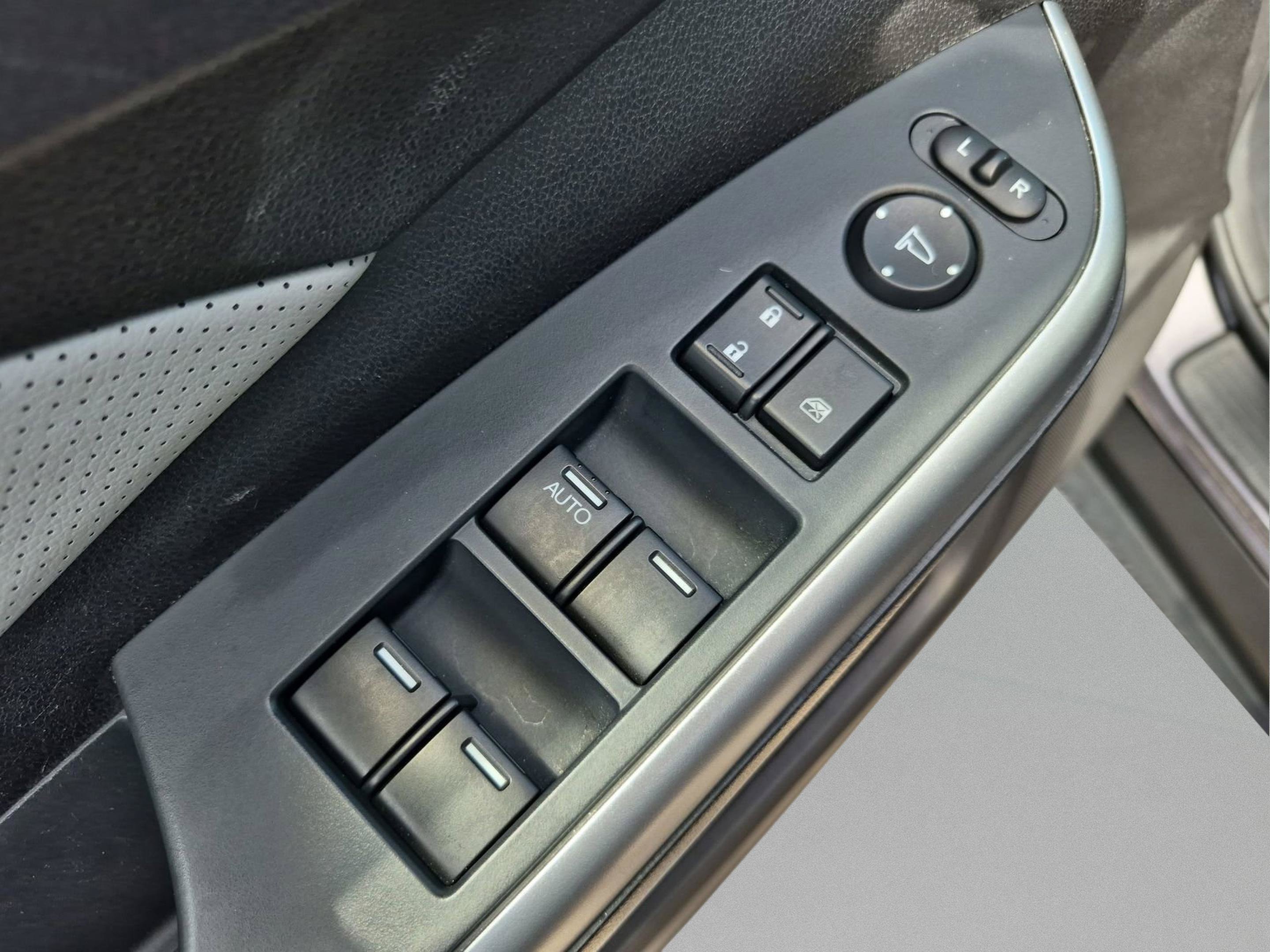 Used 2016 Honda CR-V Touring image 16