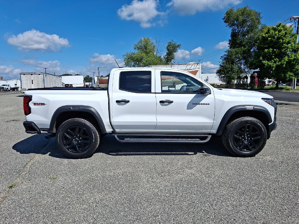 Used 2024 Chevrolet Colorado Trail Boss w/ Technology Package AWD/4WD image 13