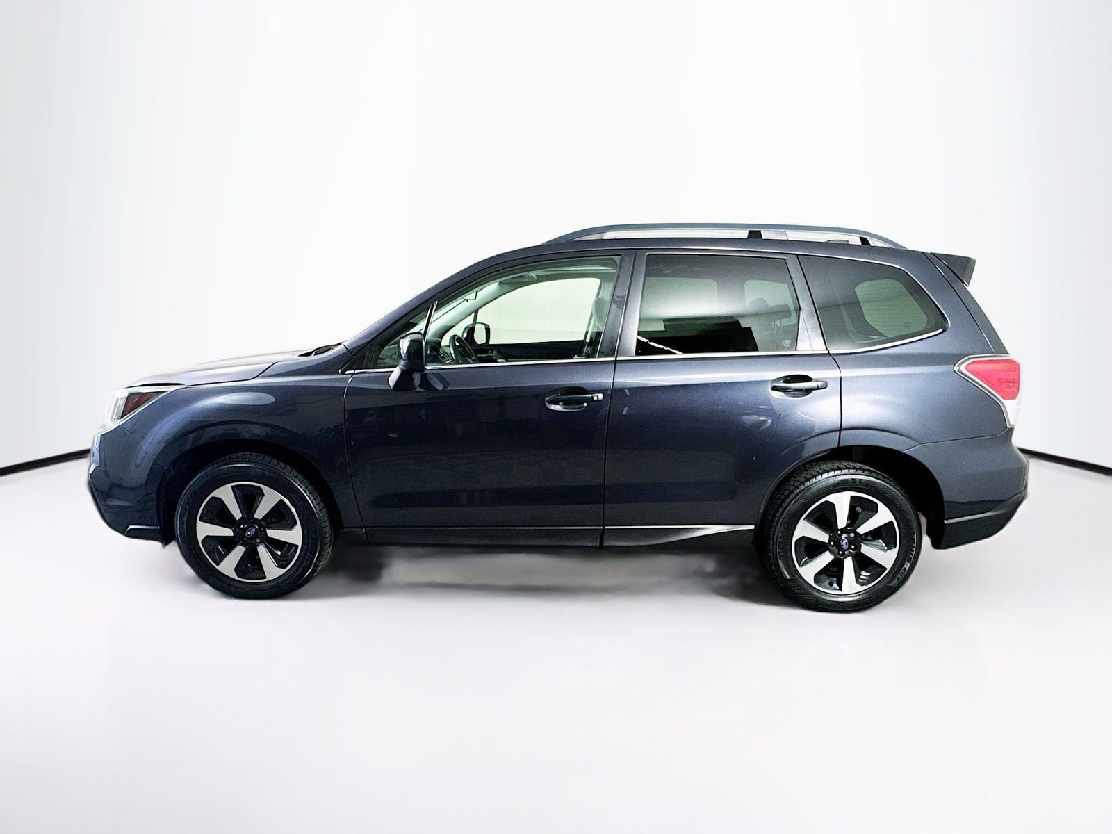 Used 2017 Subaru Forester 2.5i Limited AWD/4WD image 4