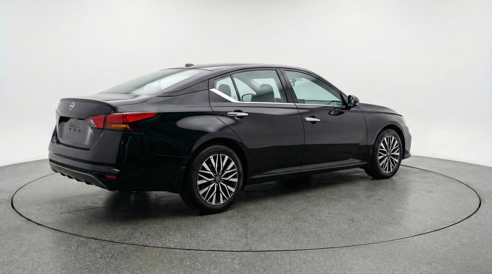 Used 2025 Nissan Altima 2.5 SV image 9