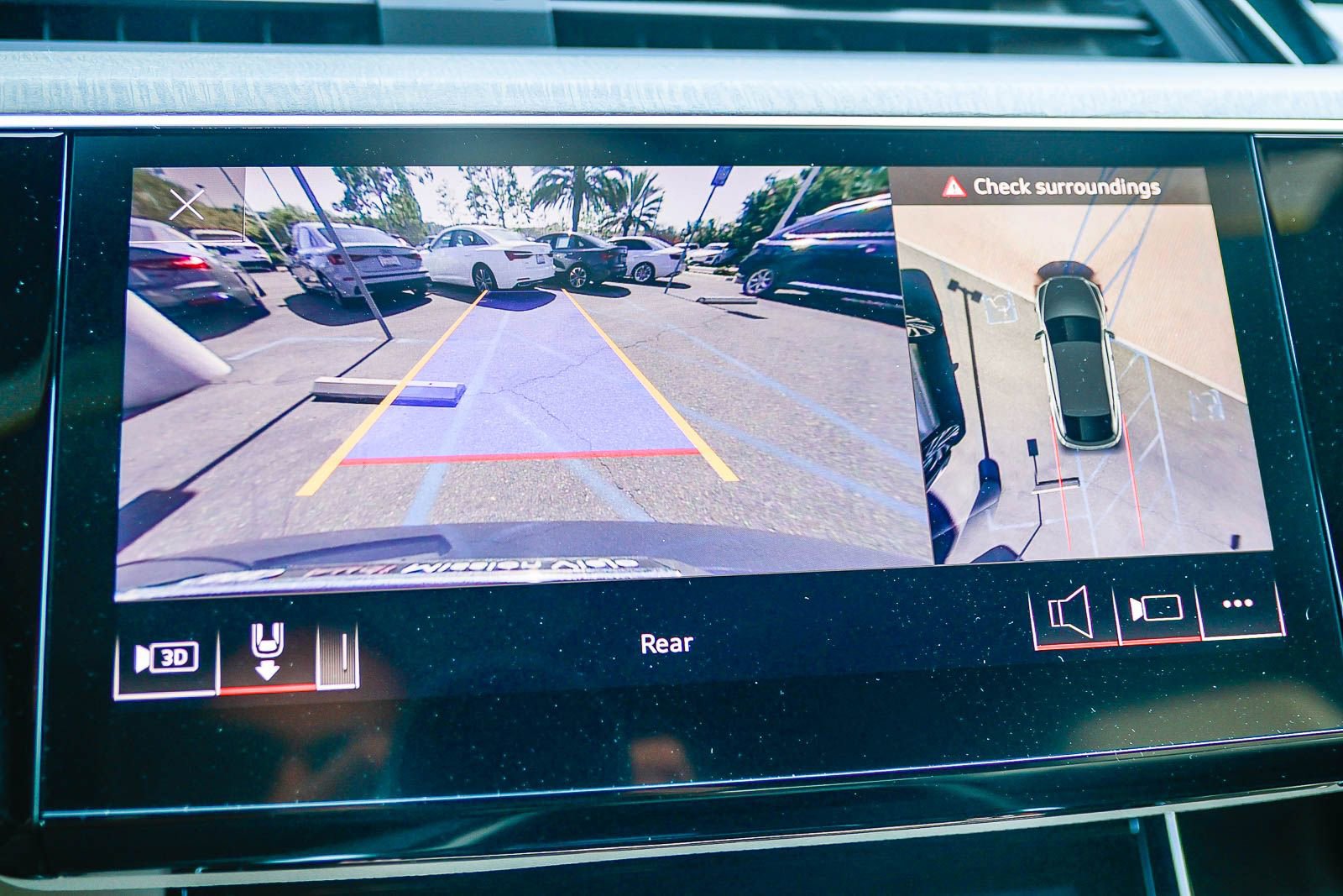 Used 2023 Audi e-tron Premium w/ Convenience Plus Package image 26