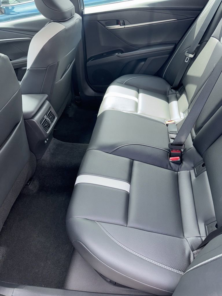 Used 2025 Toyota Camry SE image 5