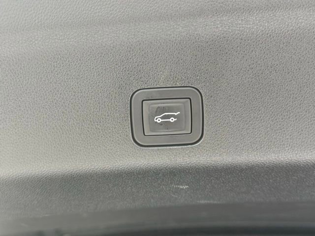 Used 2025 Chevrolet Suburban Z71 AWD/4WD image 6
