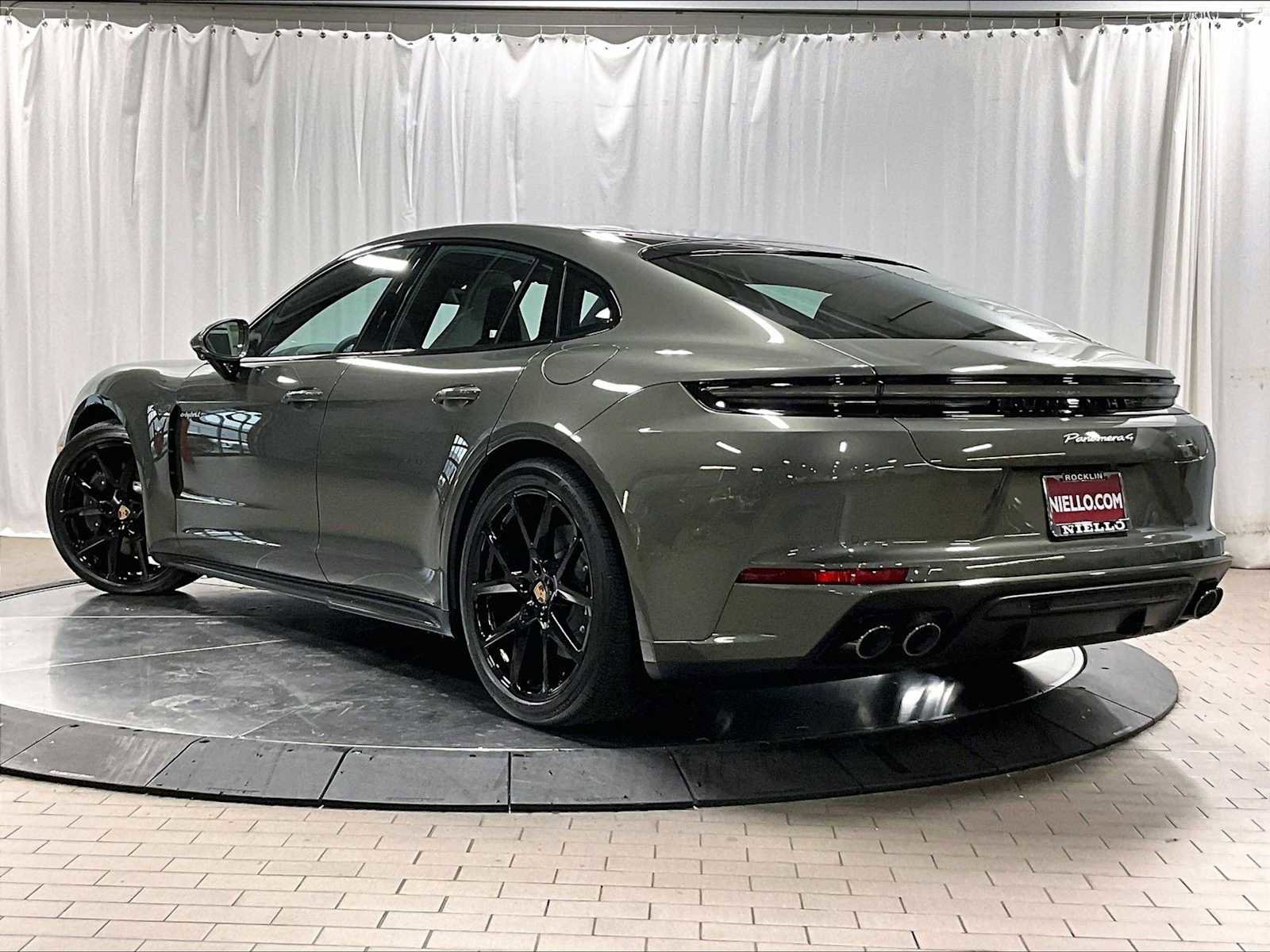 Used 2026 Porsche Panamera 4 image 3