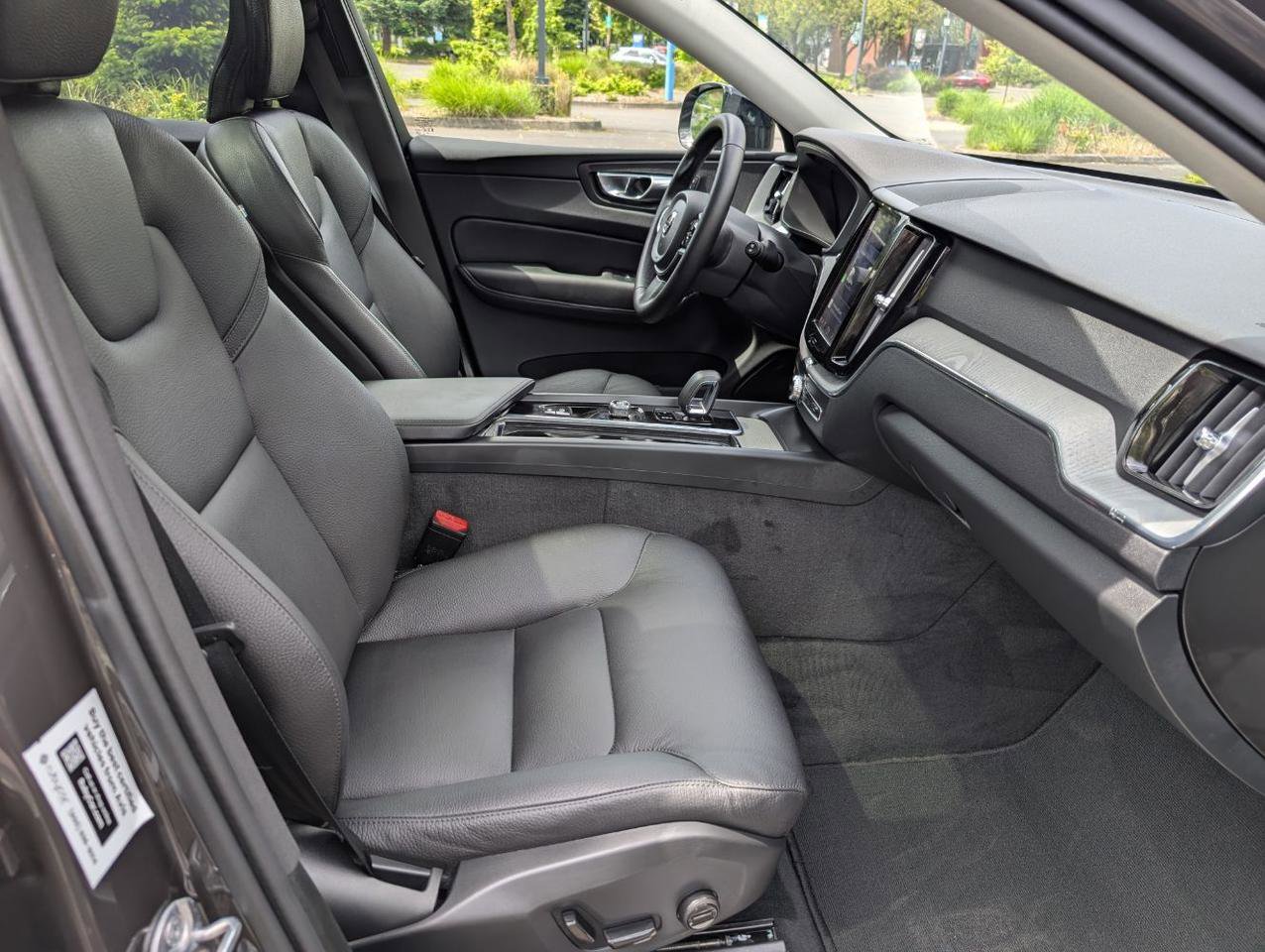 Used 2025 Volvo XC60 B5 Plus w/ Climate Package AWD/4WD image 17