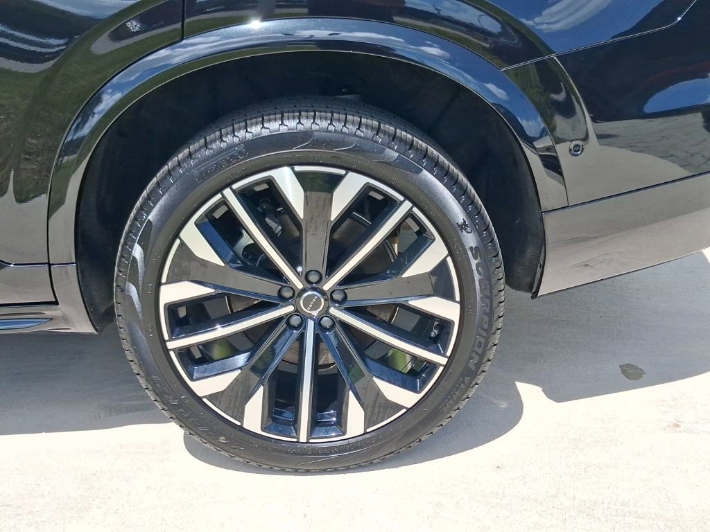Used 2025 Volvo XC90 B5 Plus AWD/4WD image 4