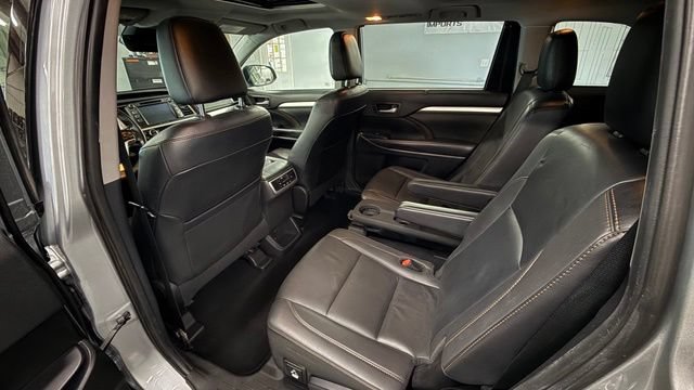 Used 2019 Toyota Highlander XLE FWD image 25