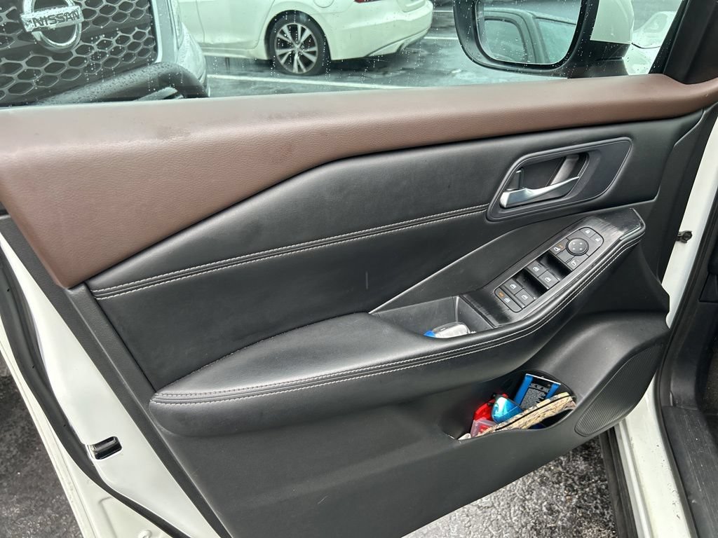 Certified 2023 Nissan Rogue SV w/ SV Premium B Package FWD image 6