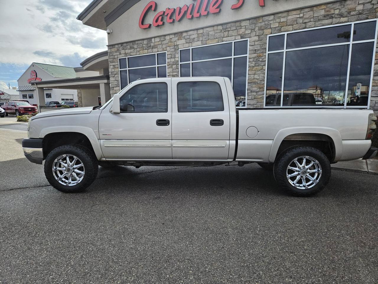Used 2005 Chevrolet Silverado 2500 LS w/ Heavy-Duty Power Package AWD/4WD image 2