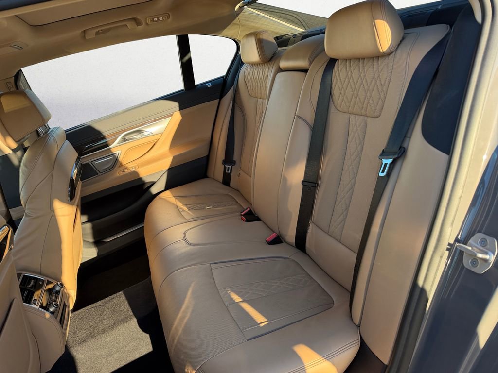 Used 2022 BMW 740i w/ Premium Package image 13