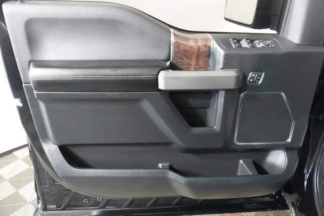 Used 2016 Ford F150 Platinum w/ Equipment Group 701A Luxury AWD/4WD image 31