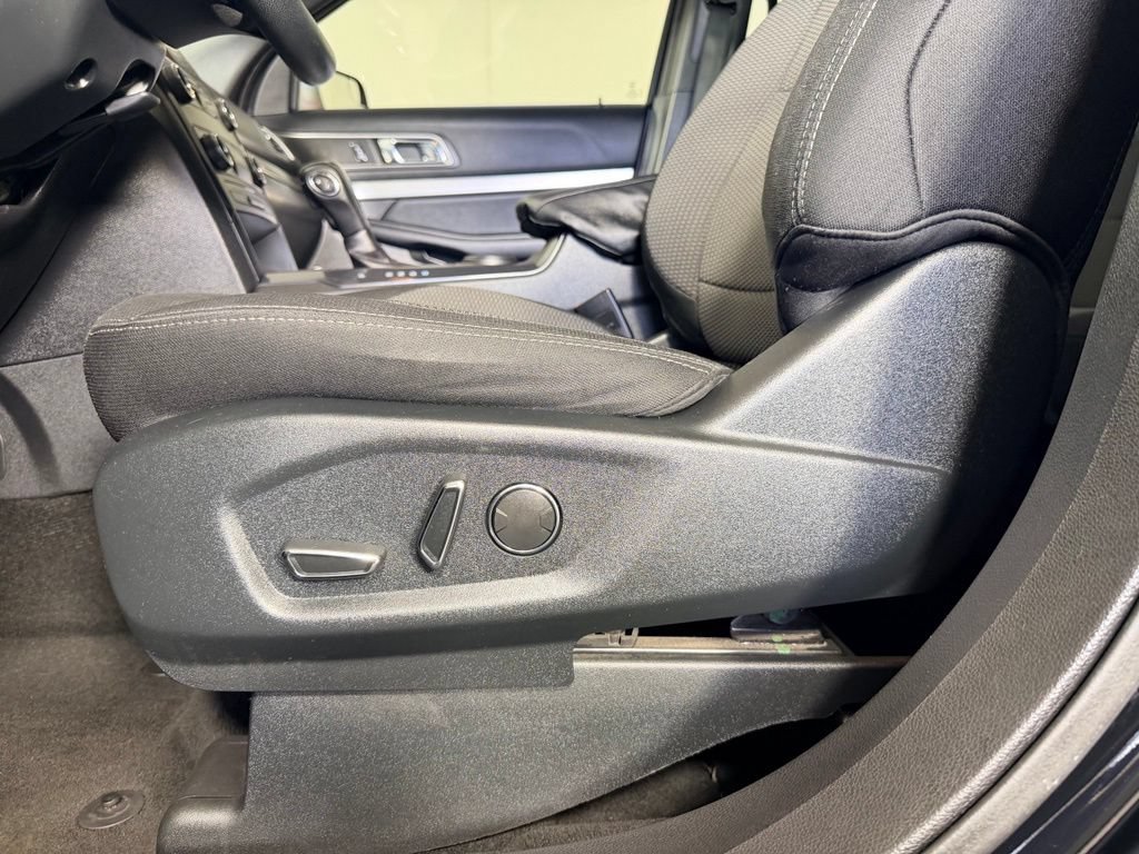 Used 2018 Ford Explorer XLT FWD image 26