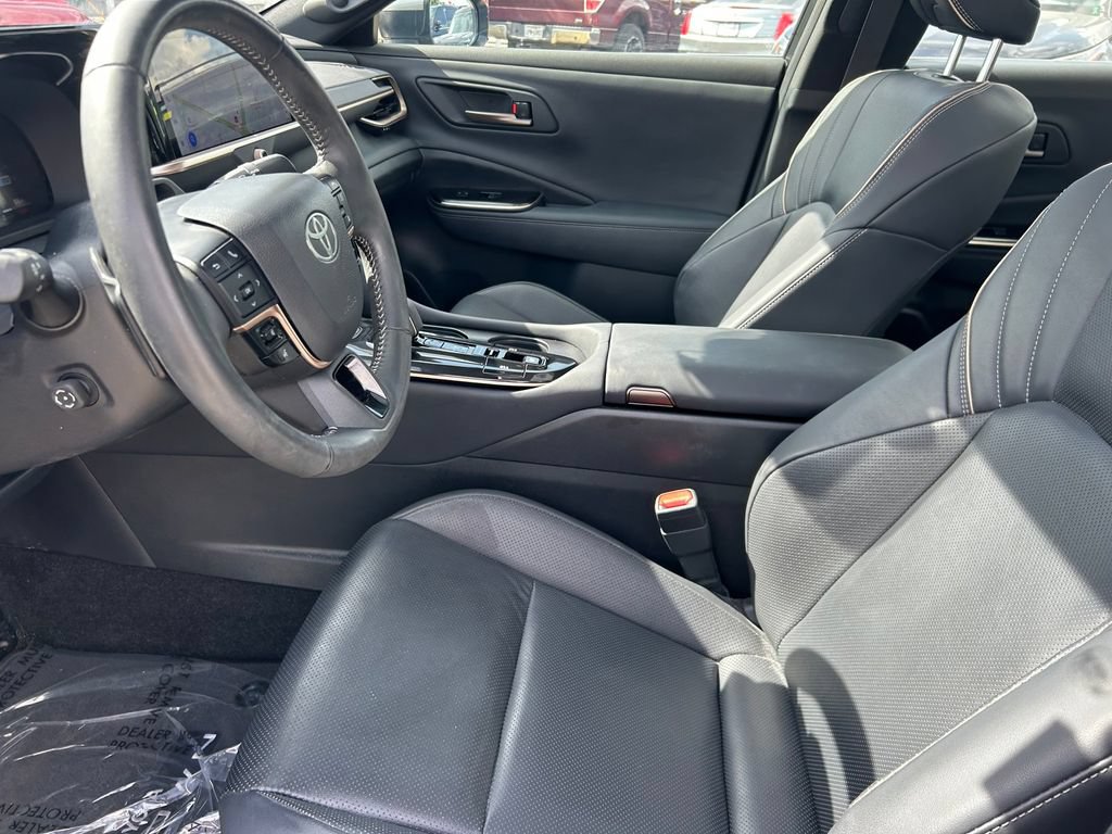 Used 2025 Toyota Crown Platinum AWD/4WD image 11