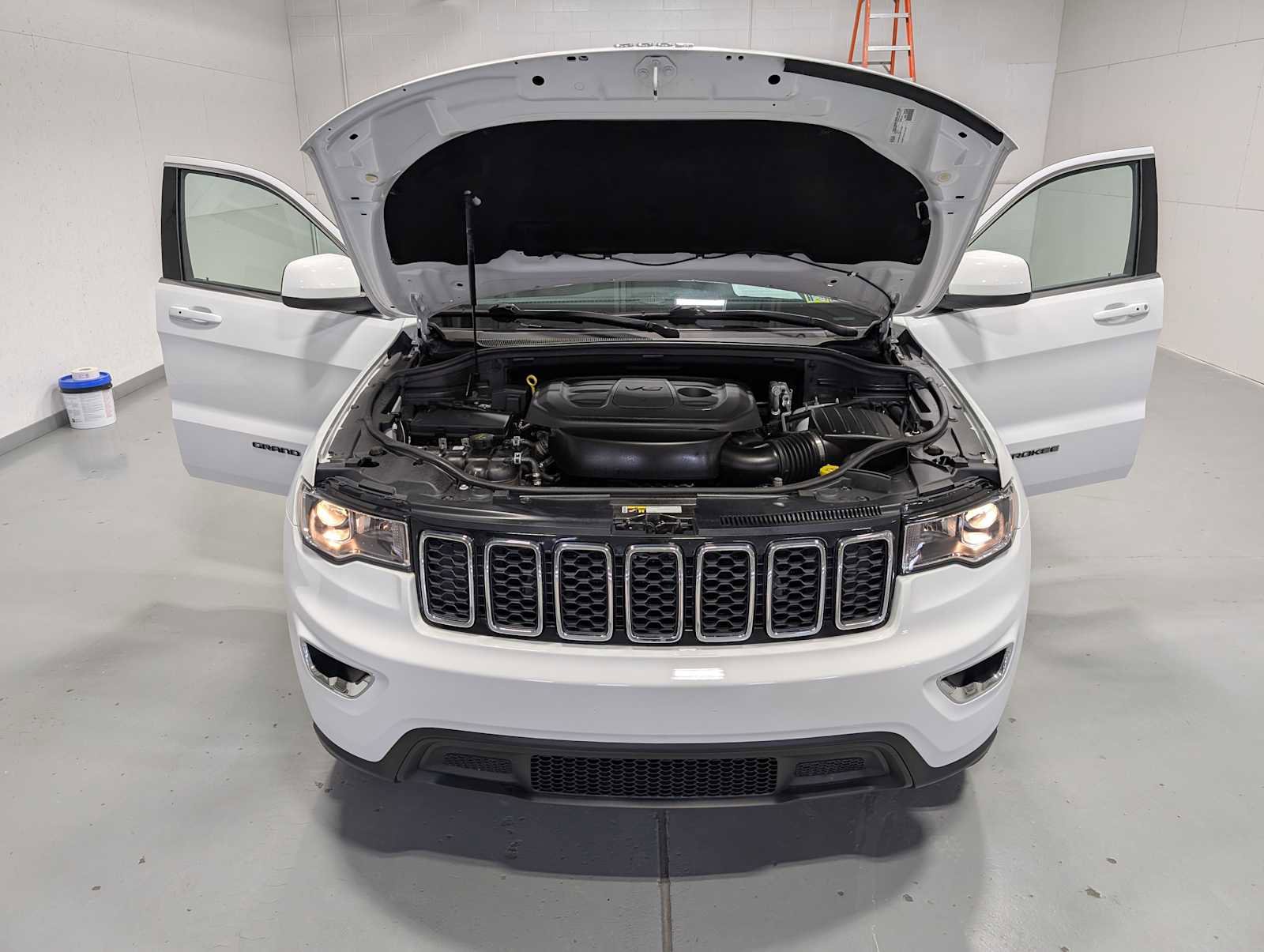 Used 2020 Jeep Grand Cherokee Laredo w/ Laredo X Package image 12