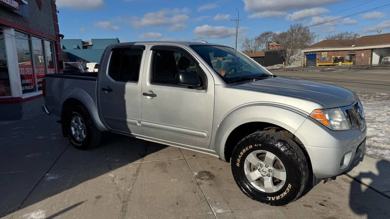 Used 2012 Nissan Frontier SV w/ SV Premium Utility Pkg image 2