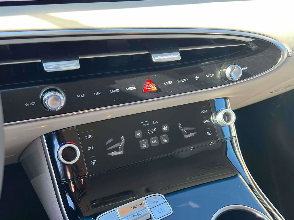 New 2027 Genesis GV70 2.5T AWD/4WD image 17