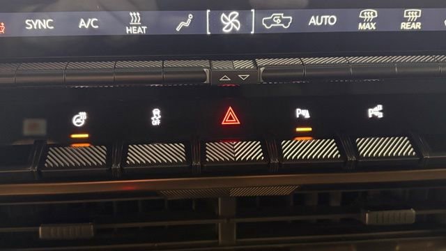 Used 2025 GMC Hummer EV 2X image 40