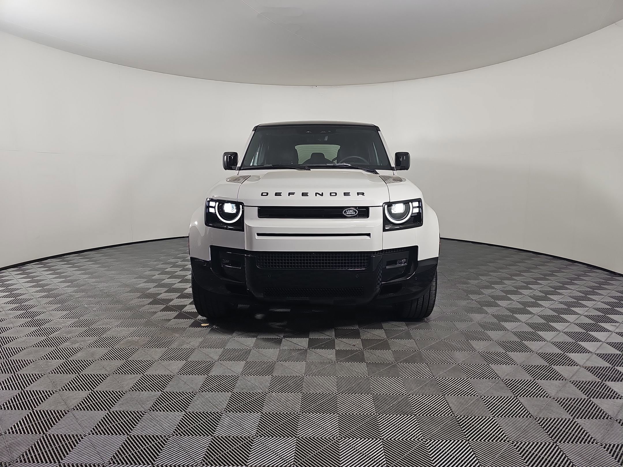 New 2026 Land Rover Defender 110 X-Dynamic SE image 4