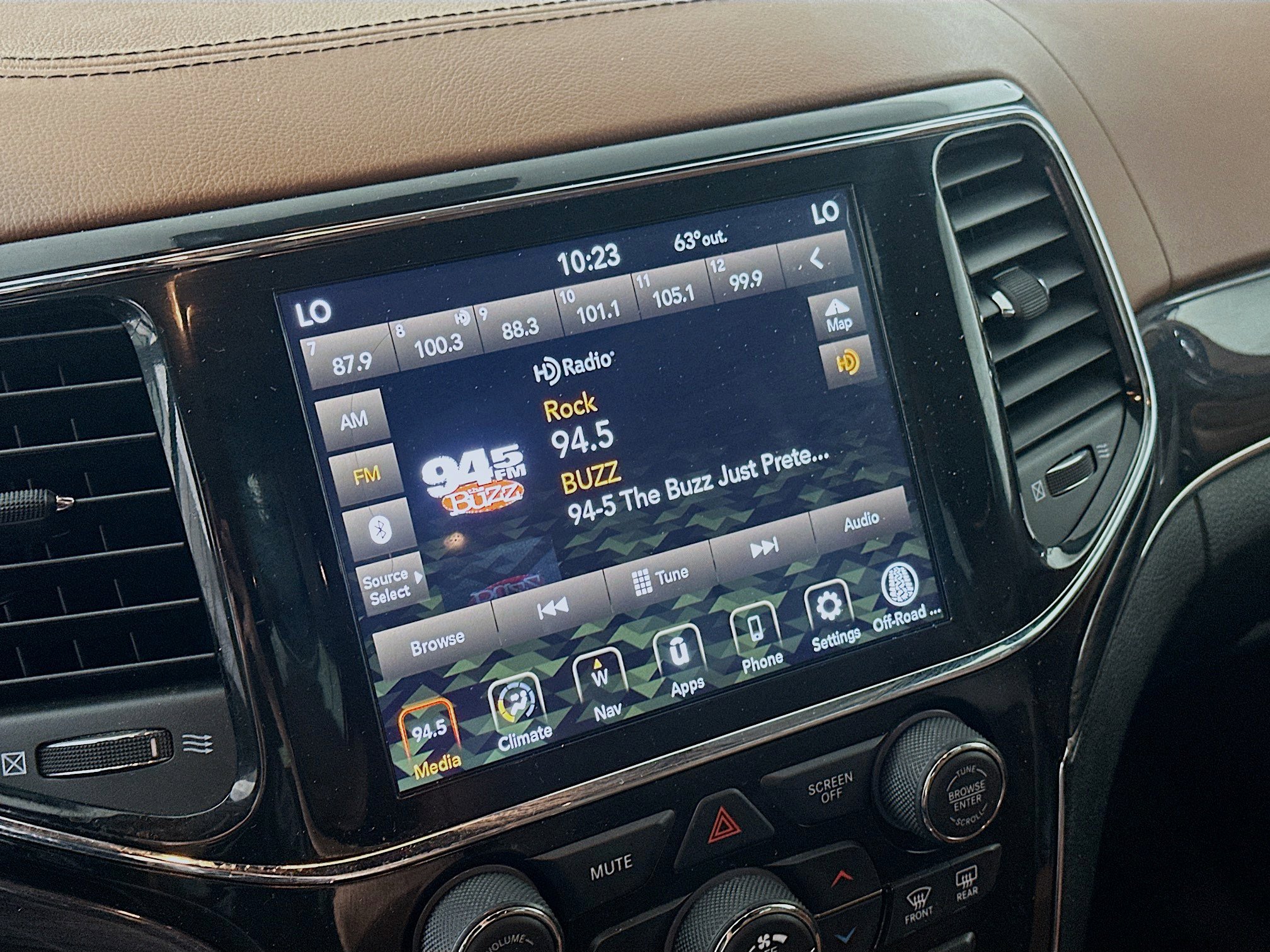 Used 2021 Jeep Grand Cherokee Overland AWD/4WD image 21