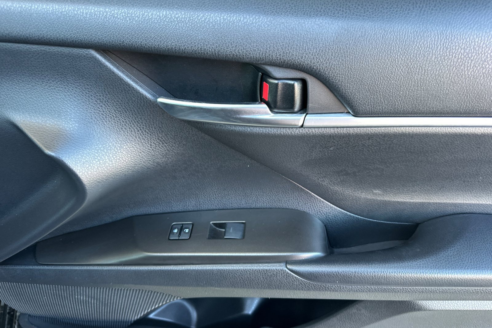 Used 2023 Toyota Camry LE image 21