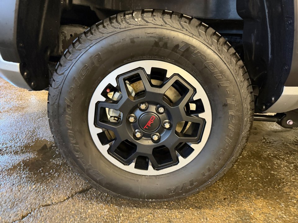 Used 2024 Toyota Tacoma TRD Off-Road image 27