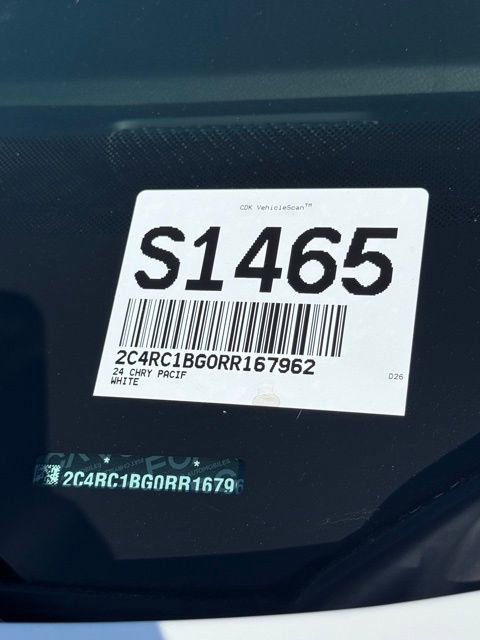 Used 2024 Chrysler Pacifica Touring-L image 32