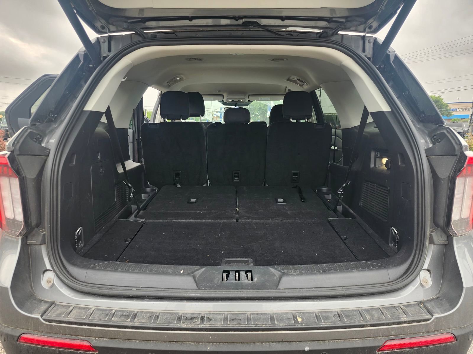 Used 2025 Ford Explorer Active image 11