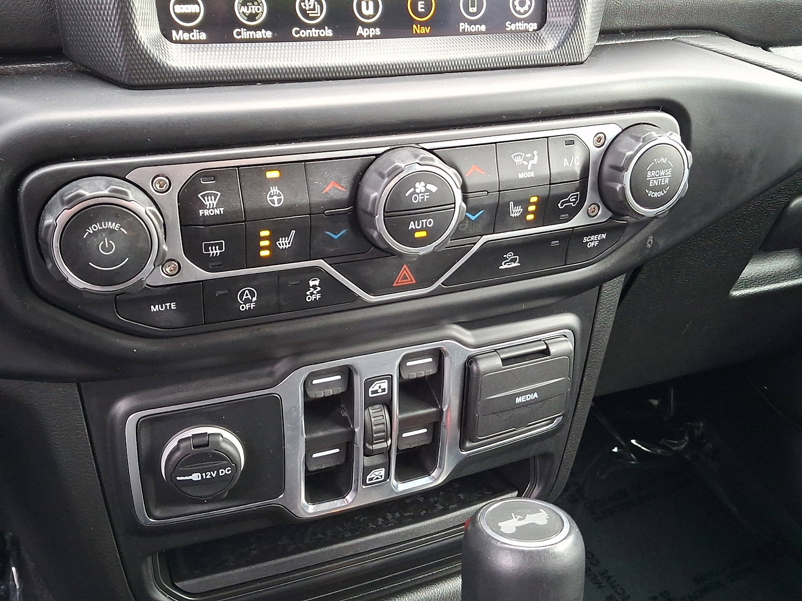 Certified 2022 Jeep Wrangler Unlimited Sahara w/ Cold Weather Group image 15